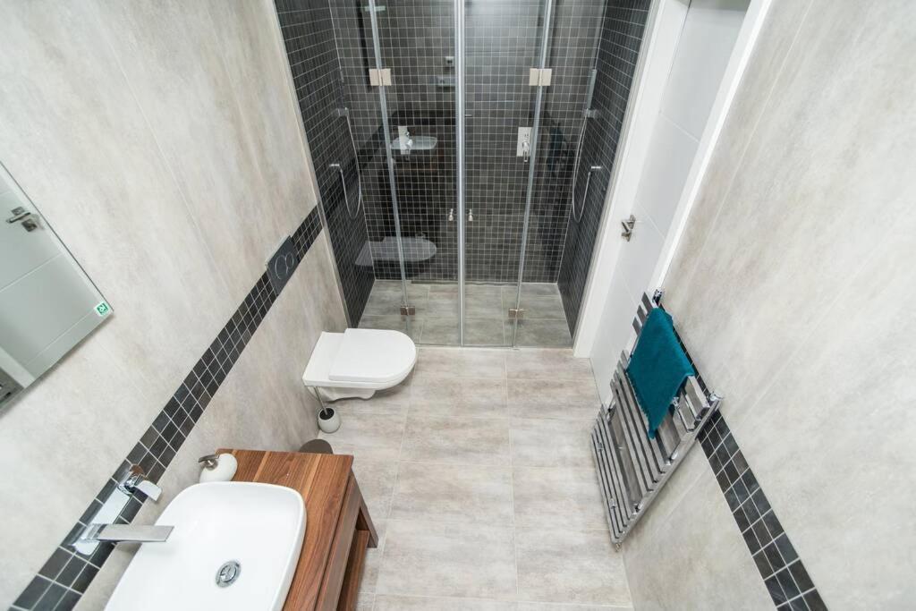 Old Town 1 Bedroom Oasis With Ac And Double Shower Praga Exterior foto